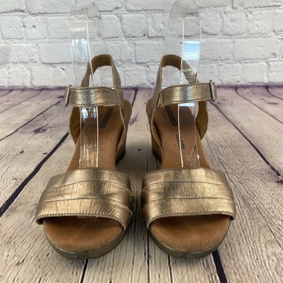 Clarks Gunmetal-Toned Solid Wedge Sandals - Picture 3 of 10